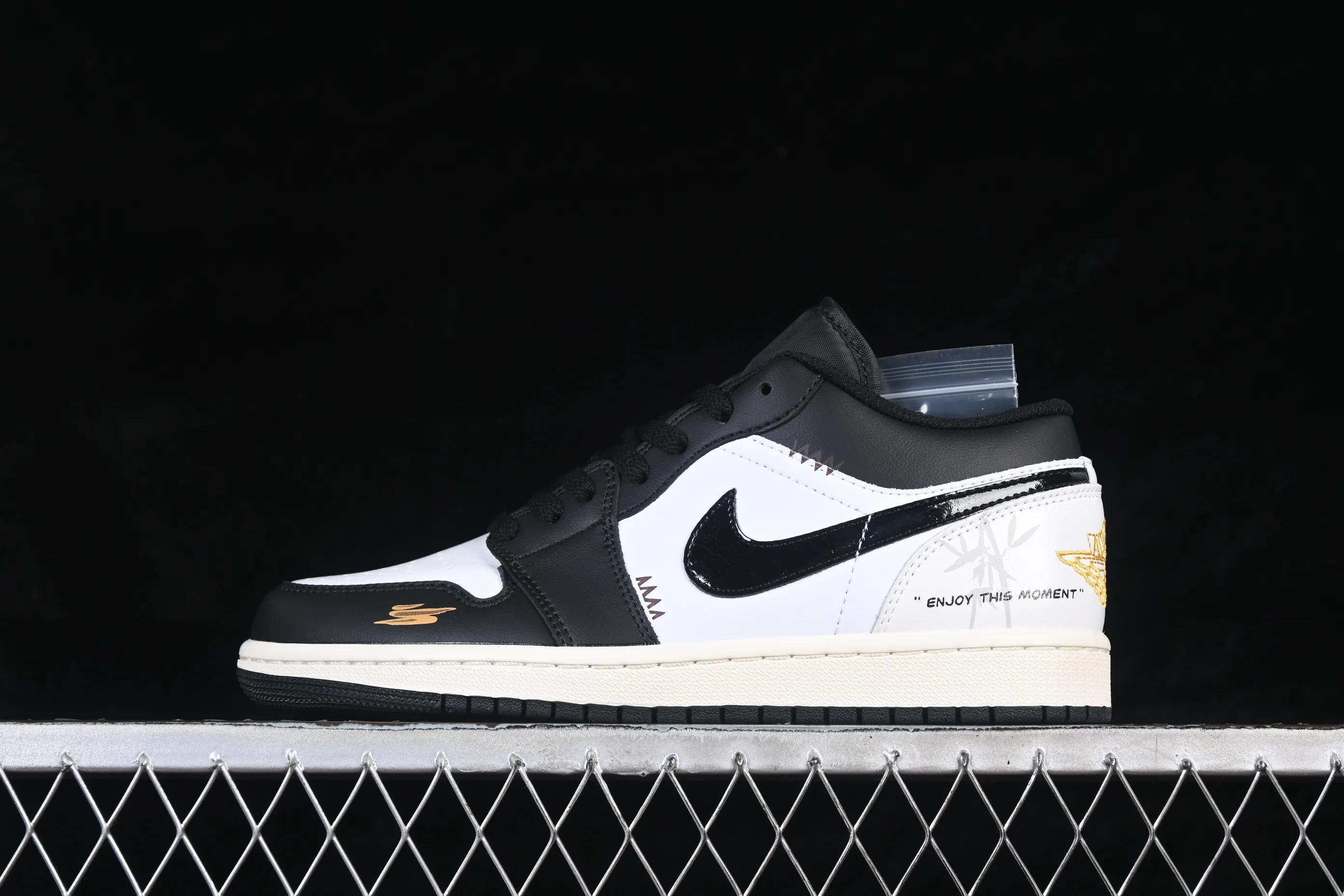 All Categories Air Jordan Jordan Series Basketball Shoes Air Jordan 1 Low Air Jordan 1 Low AJ1 Joe 1 Year of the Horse Limited Low-State Cultural Casual Shoes 553558-040